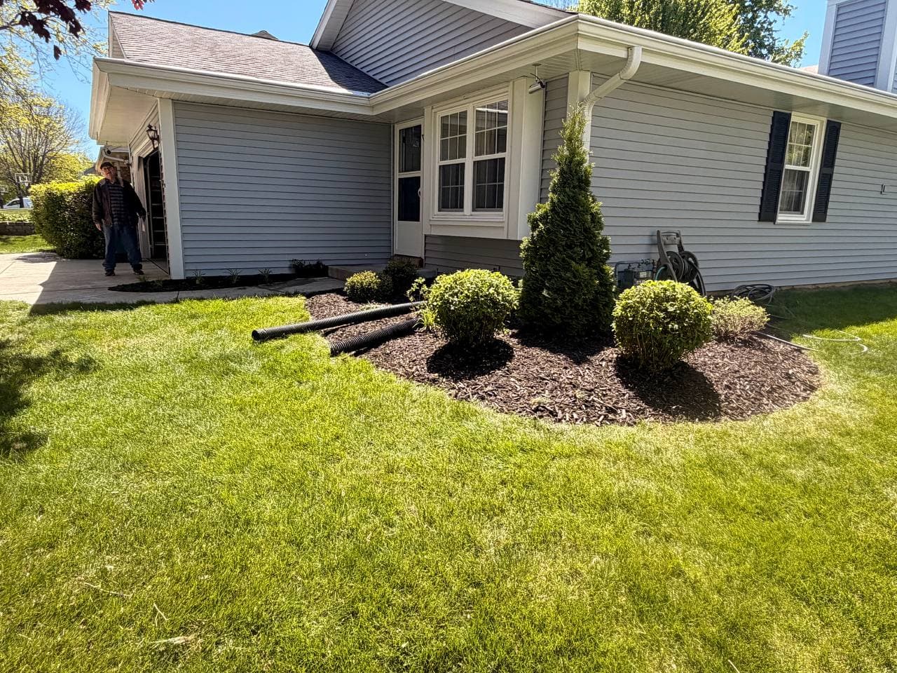 Front Yard Mulch & Beds